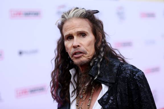 Watch Steven Tyler’s “Amazing” at Recovery Unplugged